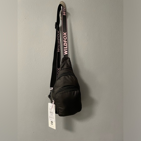 NWT WILDFOX Sling Logo Shoulder Bag Black/Pink. - Picture 3 of 14